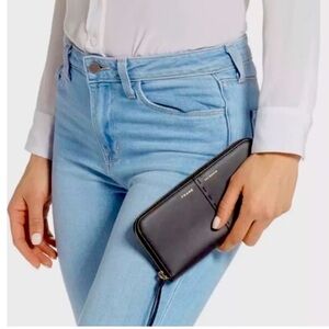 FRAME leather wallet.